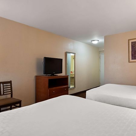 Surestay Hotel By Best Western East Brunswick Exterior photo