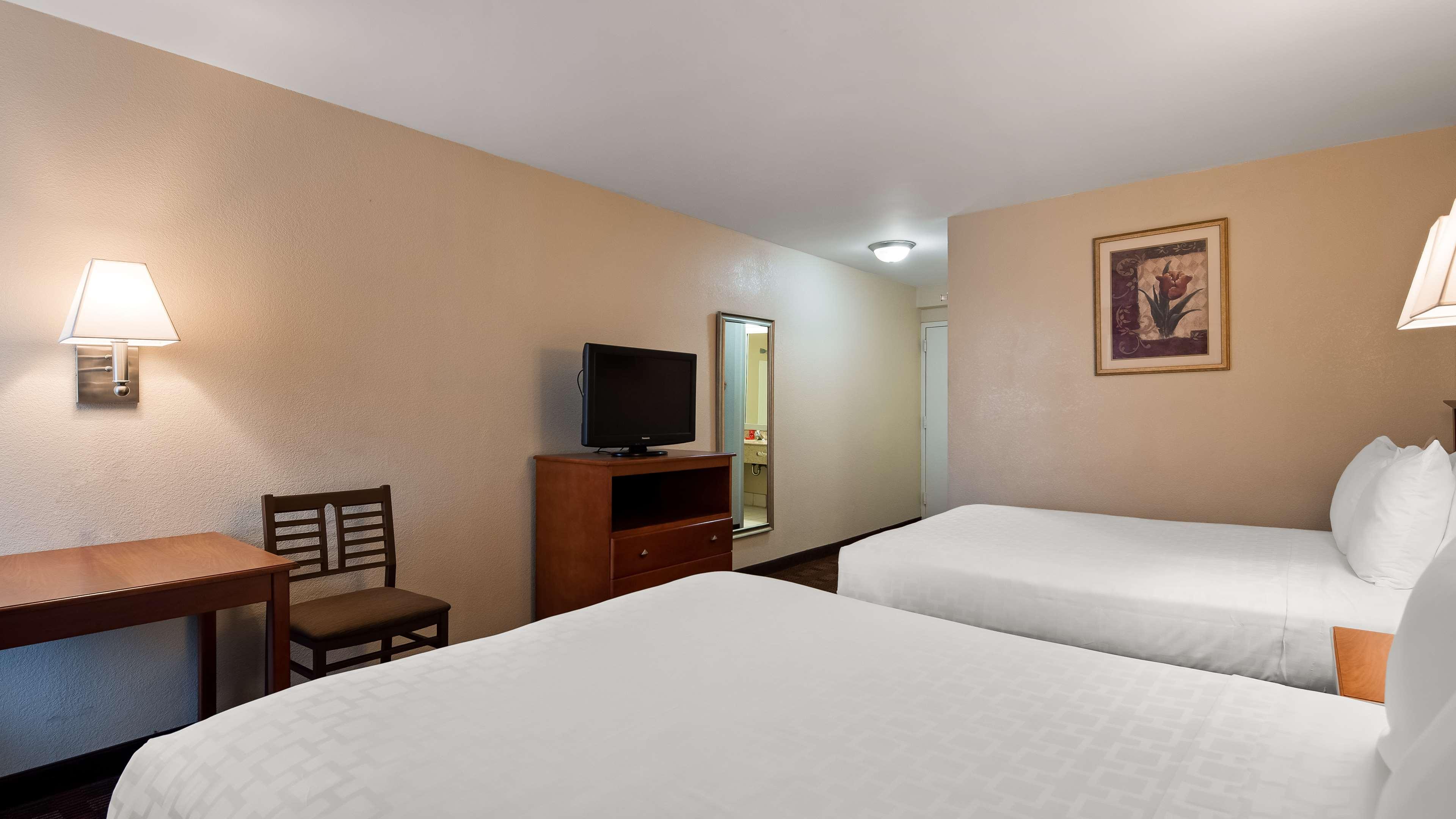 Surestay Hotel By Best Western East Brunswick Exterior photo
