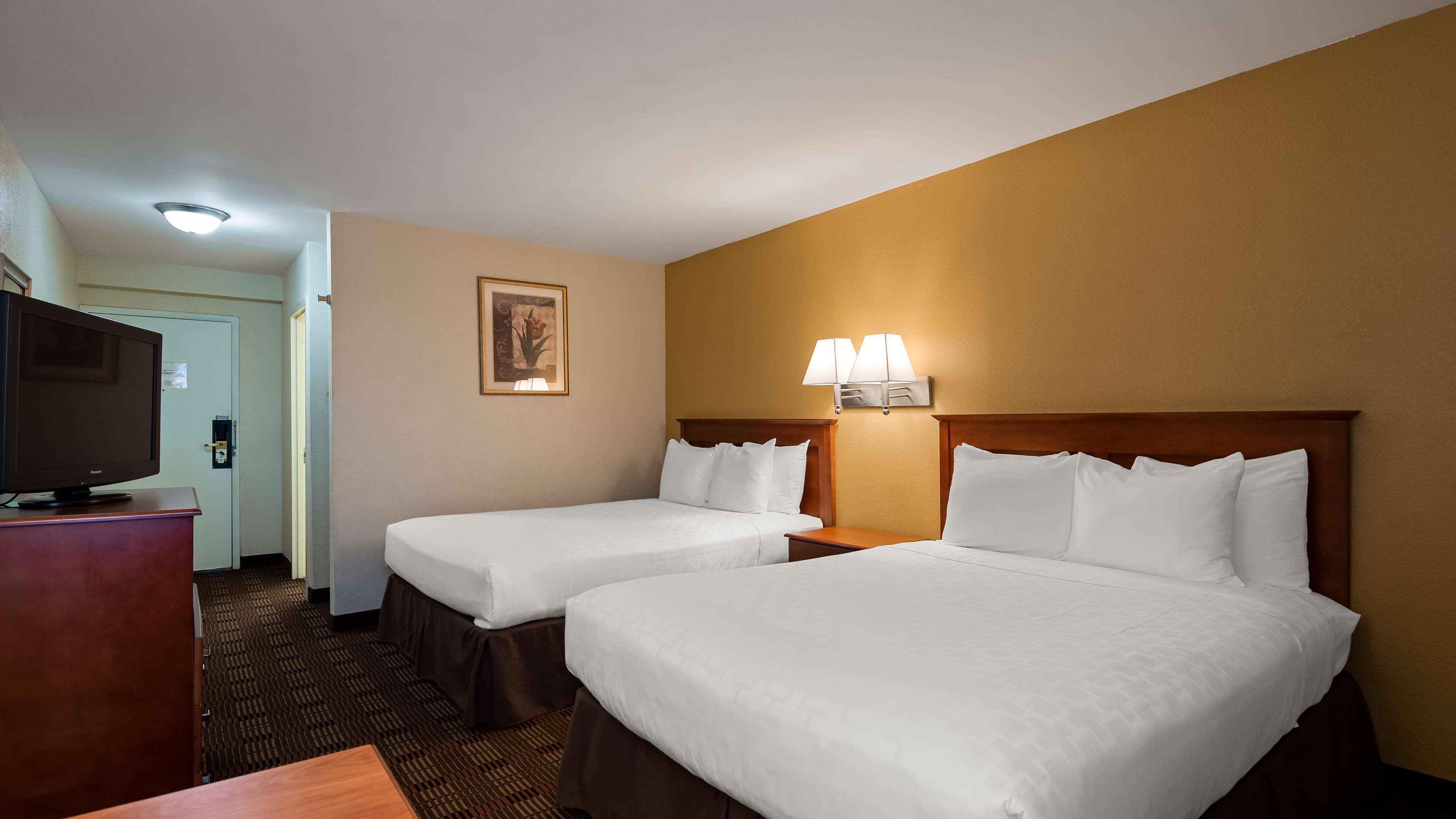 Surestay Hotel By Best Western East Brunswick Exterior photo