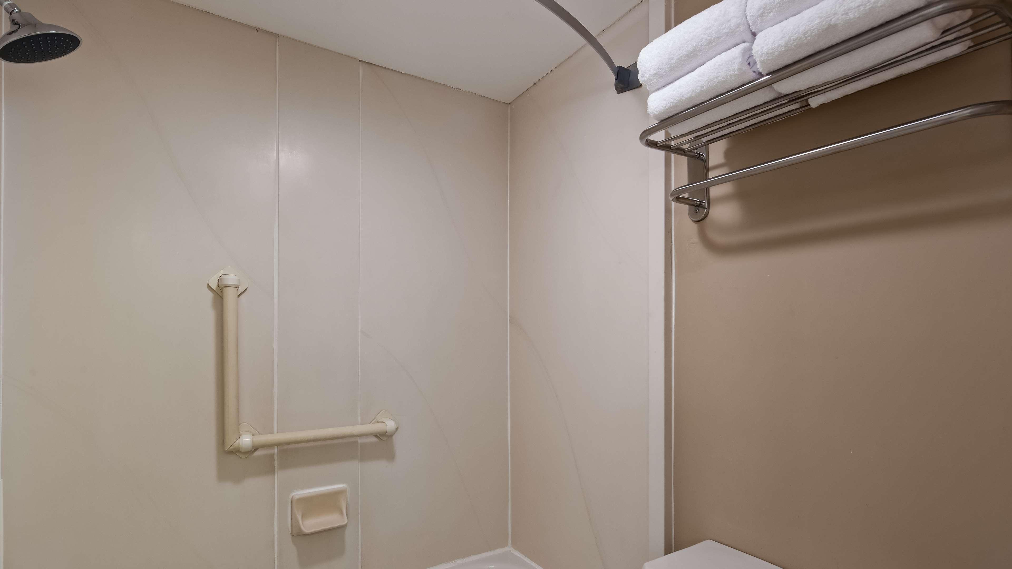 Surestay Hotel By Best Western East Brunswick Exterior photo