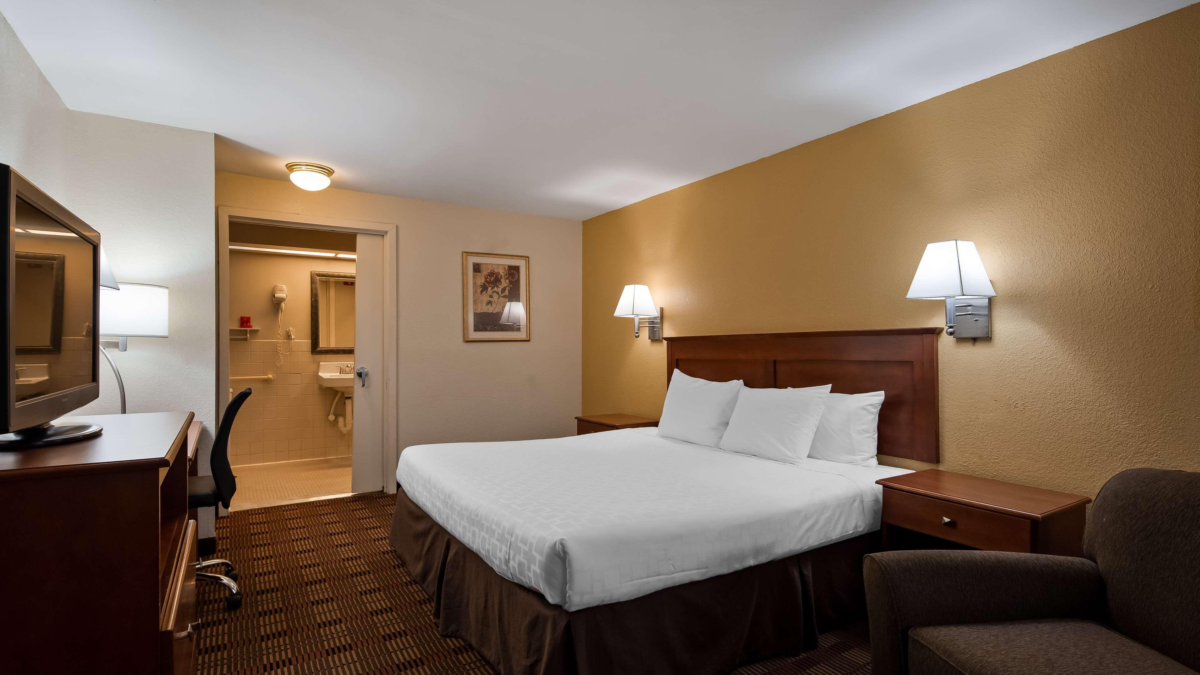 Surestay Hotel By Best Western East Brunswick Exterior photo