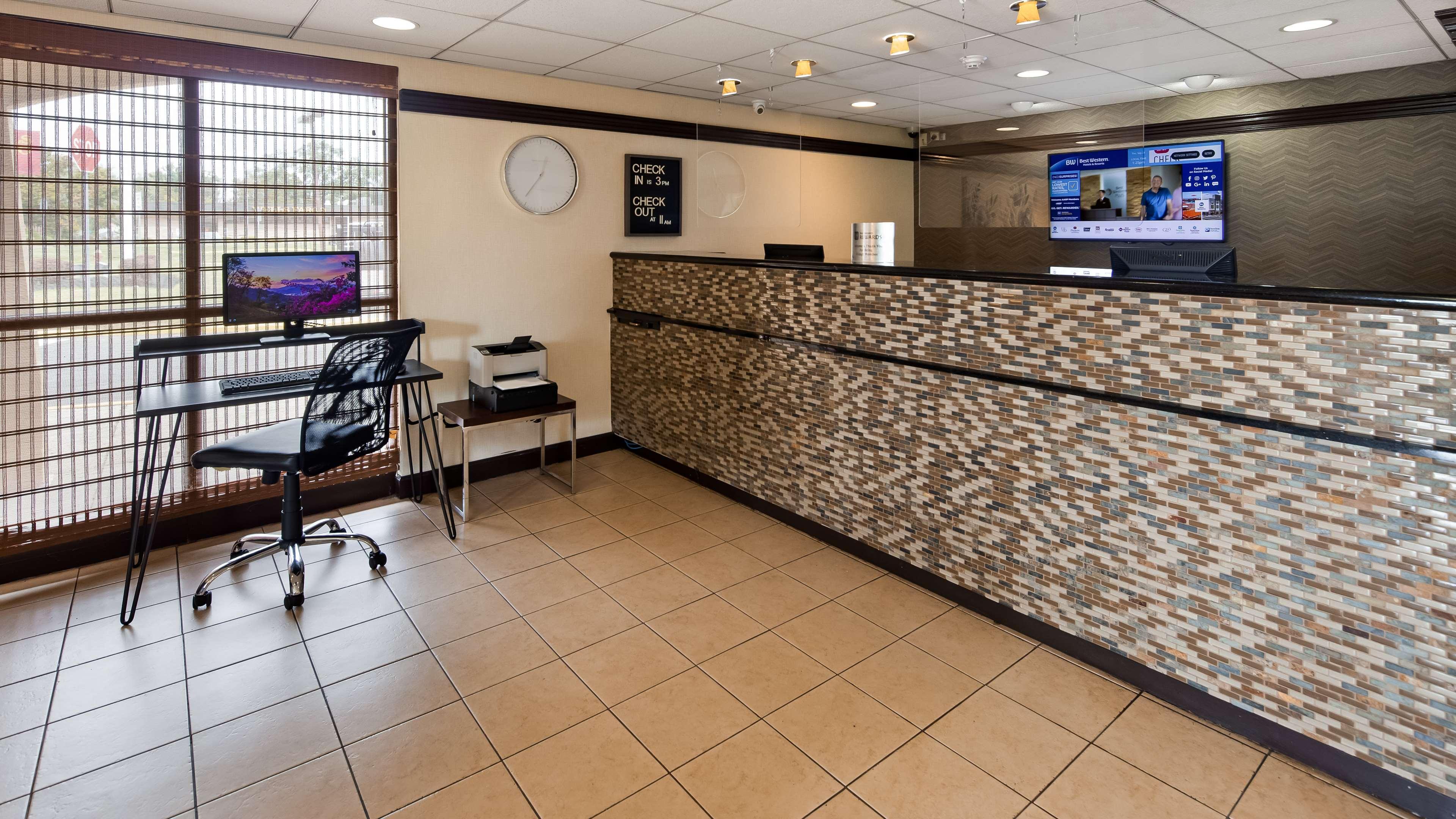 Surestay Hotel By Best Western East Brunswick Exterior photo