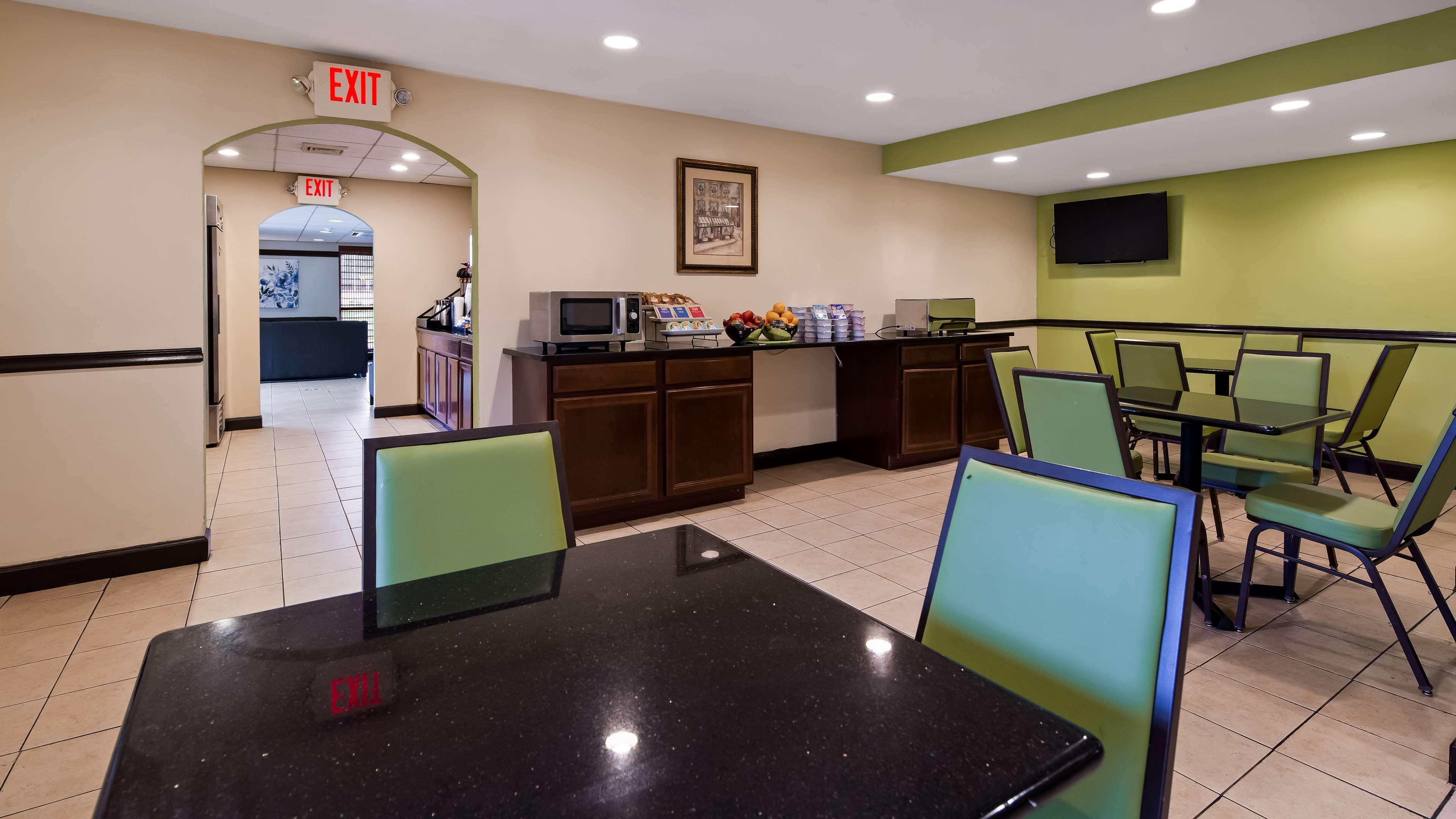 Surestay Hotel By Best Western East Brunswick Exterior photo