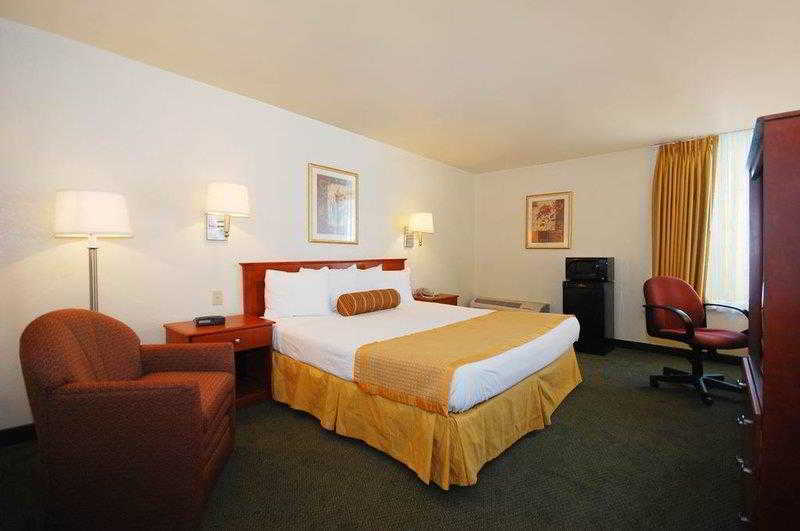 Surestay Hotel By Best Western East Brunswick Exterior photo