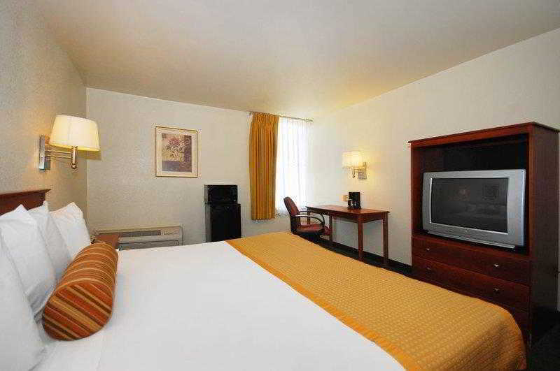 Surestay Hotel By Best Western East Brunswick Exterior photo